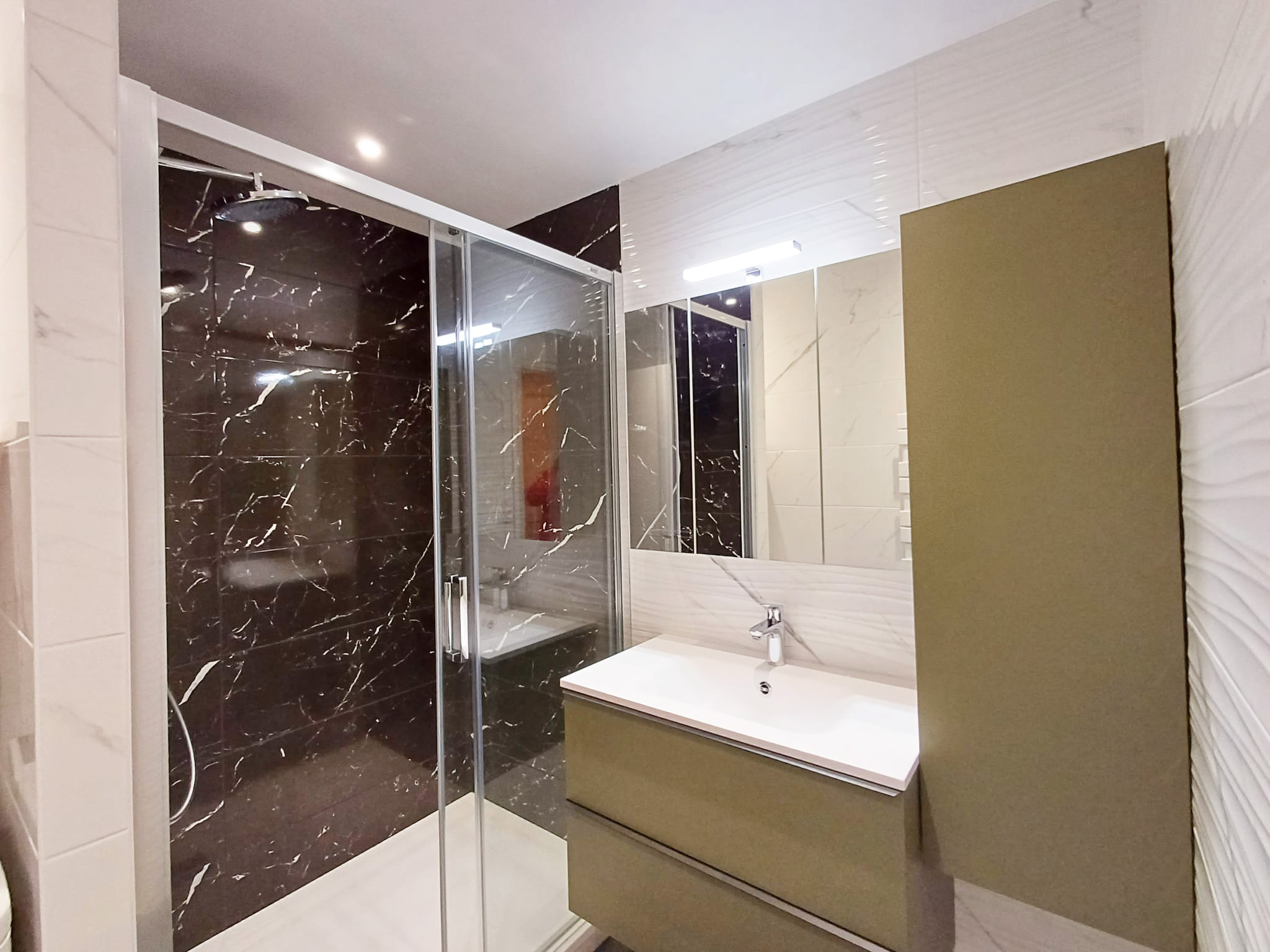 Rénovation complète d'une petite salle de bain au rez-de-chaussée d'un appartement à Lorient
