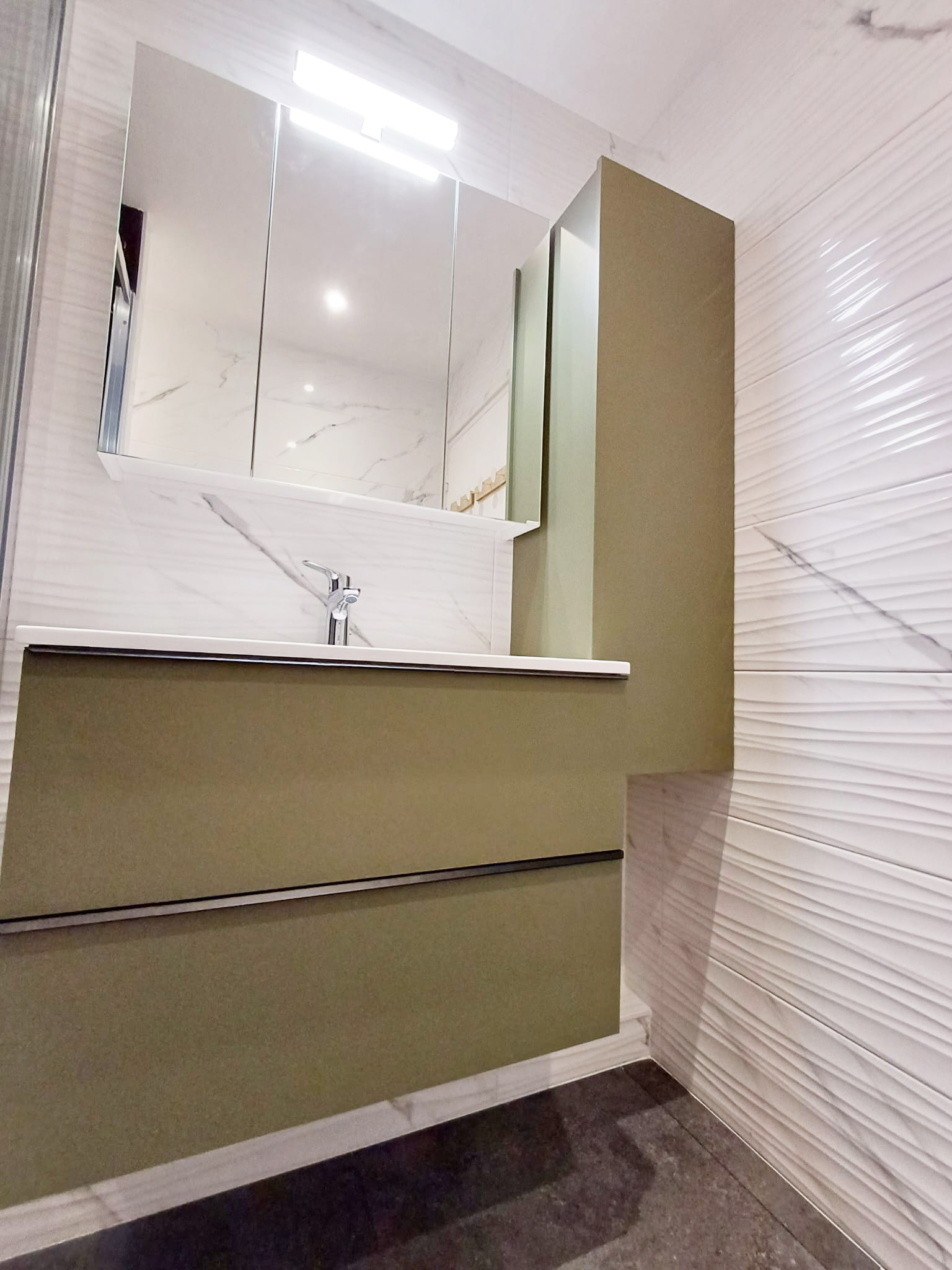 Rénovation complète d'une petite salle de bain au rez-de-chaussée d'un appartement à Lorient